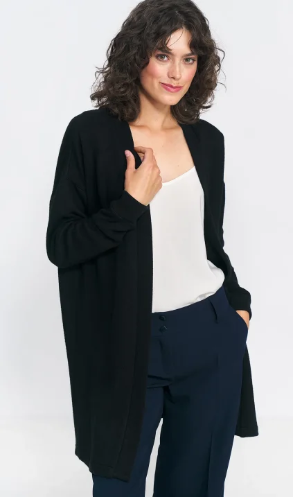 Black sweater without buttons